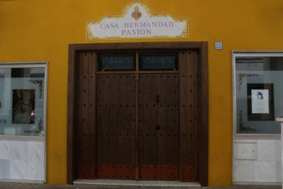 Barrios Mediterráneo-Oliveros, Hermandad de Pasión.