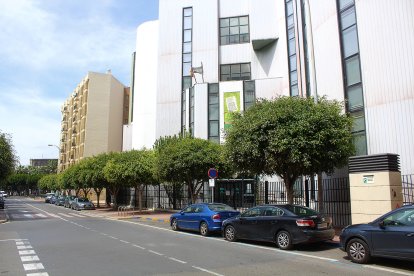 Barrios Mediterráneo-Oliveros, Hermandad de Pasión.