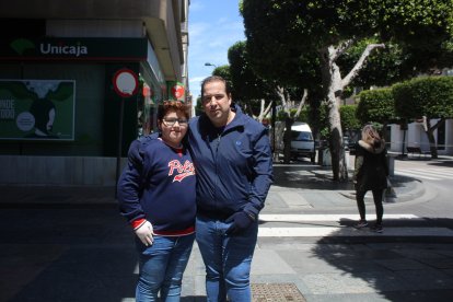 Disfrutando de la hora de salida en el Paseo de Almería.