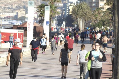 El Paseo Marítimo con mucha vida.