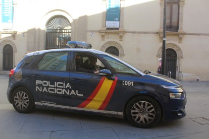 La Policía Nacional de patrulla por la ciudad.