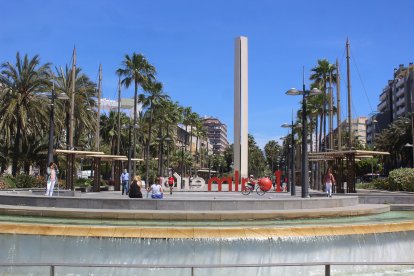 La Plaza de las Velas en la Rambla en las horas de salida de los más pequeños.