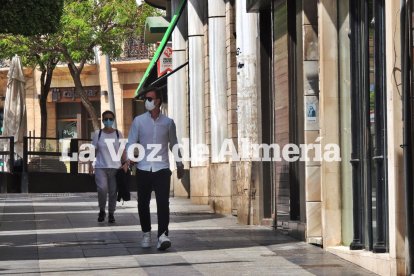 Bajando el paseo hacia la clínica.