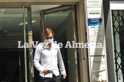 Saliendo después de veinte minutos.