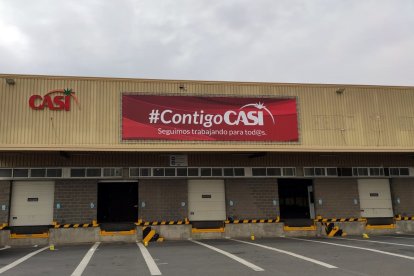 La cooperativa CASI. Contigo CASI visible desde rotonda de CASI