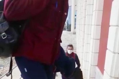 Desinfección calzado en todos los accesos a CASI.