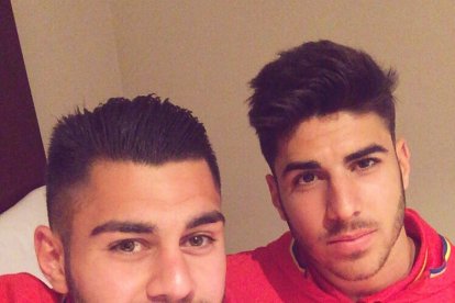 Con Marco Asensio en la Selección Española.