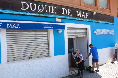 Duque de Mar, bar ubicado en el Paseo Marítimo Carmen de Burgos, Almería.