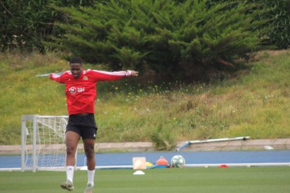 El lateral Jonathan.