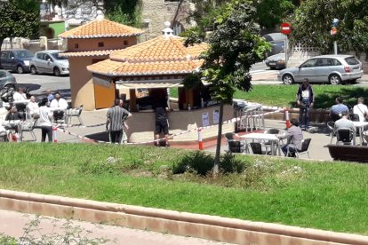 Un cordón de seguridad impide acercarse a la barra | Europa Press