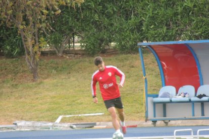 César de la Hoz con el balón.