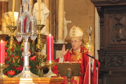 El obispo de la Dióceis, Adolfo González Montes, presidió la misa estacional.