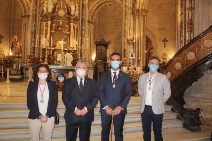 El alcalde junto a representantes de las hermandades de Prendimiento, Virgen del Mar y Estudiantes.