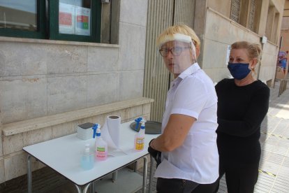 Deseinfección en la Café París.