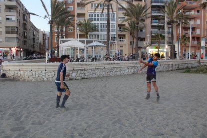 Deporte en la arena de la Playa de San Miguel.
