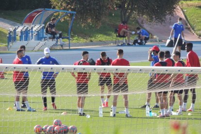 Grupos de ocho jugadores.