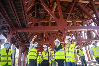 Explicaciones de la obra en marcha en el interior del Cargadero del Mineral