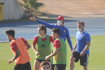 Guti explica la jugada.