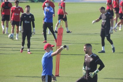 Jero atiende a Borja Álvarez.