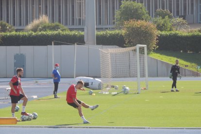 Vada y Fran Villalba, lanzando saques de esquina.