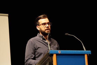 Álvaro Izquierdo, alcalde de Enix, durante su intervención.
