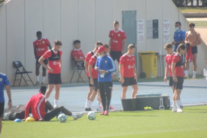 Inicio del entrenamiento con Guti al frente.