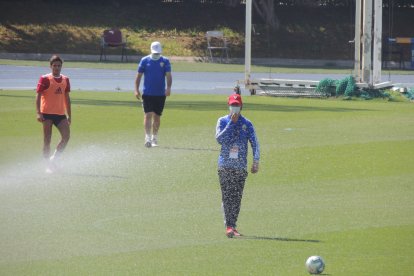 Guti camino de una portería en el tramo final.