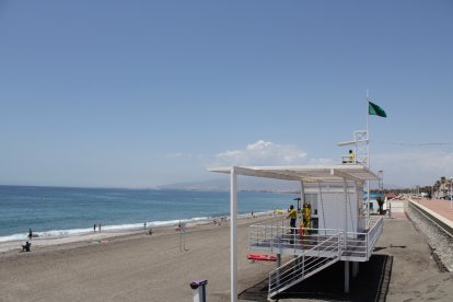 Playa de Retamar y puesto de socorro, Almería