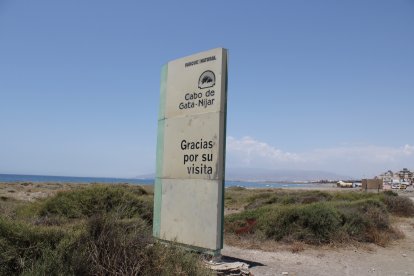 Salida del Parque Natura Cabo de Gata-Níjar por Retamar, Almería.