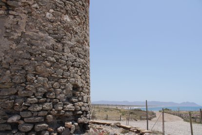 Torreón vigía y playa de Torregarcía, Parque Natural Cabo de Gata-Níjar, Almería.