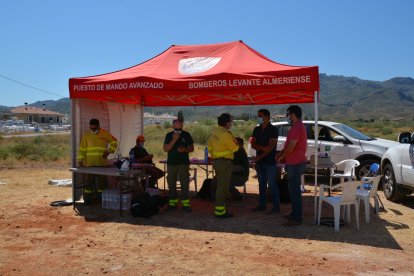 El puesto de mando avanzado desde el que el director del Centro Operativo Provincial de Incendios Forestales, Rafael Yebra, ha coordinado la operación.