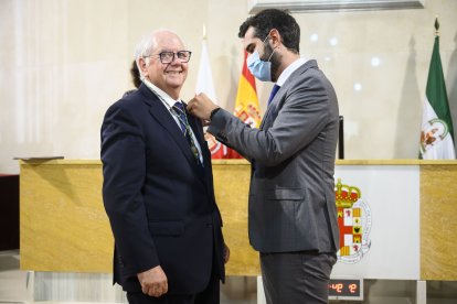 Escudo de Oro a Emilio Gómez-Lama.