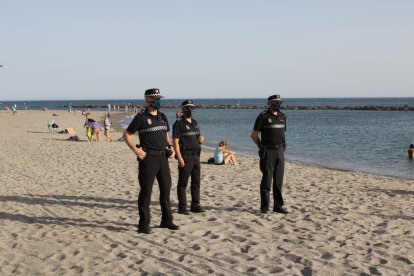 La Policía Local en una noche de San Juan atípica.