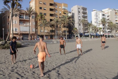 Atípica noche de San Juan marcada por el coronavirus.