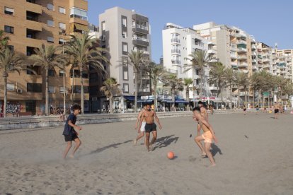 Atípica noche de San Juan marcada por el coronavirus.