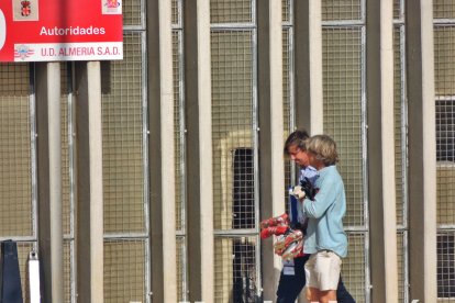 Guti y el delegado Jorge Díaz junto al Patronato.