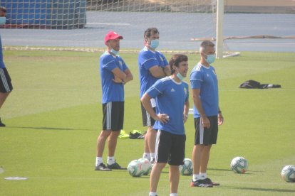 Atentos a los jugadores.