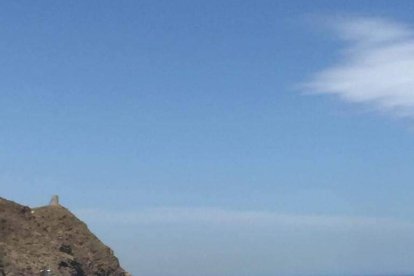 María Lage llena de arte las playas de Carboneras con sus señalizaciones.