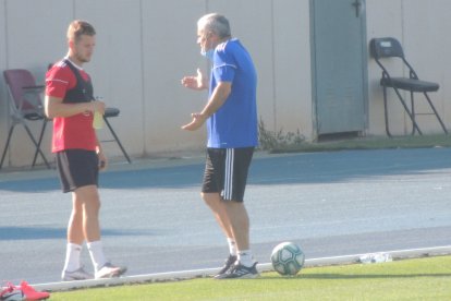 Balliu con Víctor Mañas.