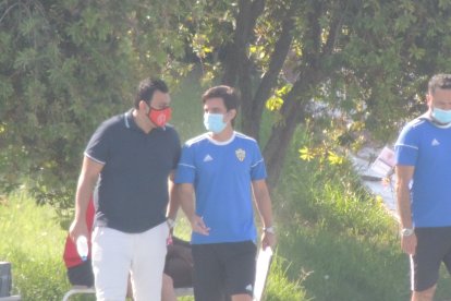 El míster con Mohamed Adel, coordinador del equipo.