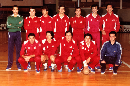 Esta plantilla lograría el ascenso a Primera División.