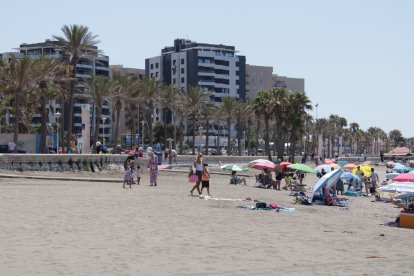 Uso obligatorio de mascarillas en la playa.