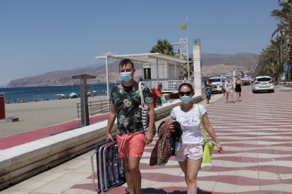 Uso obligatorio de mascarillas en la playa y en el Paseo Marítimo.