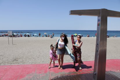 Uso obligatorio de mascarillas en la playa.
