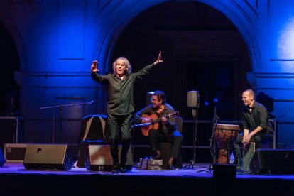 Mercé actuó con su grupo para contentar a los más melódicos