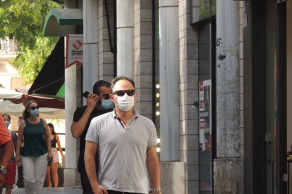 Joao Gonçalves y detrás Mohamed El Assy.