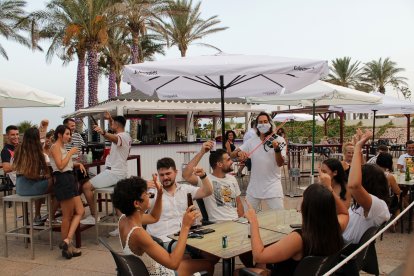 Quike Navarro hizo disfrutar a los asistentes a la fiesta con su violin live.