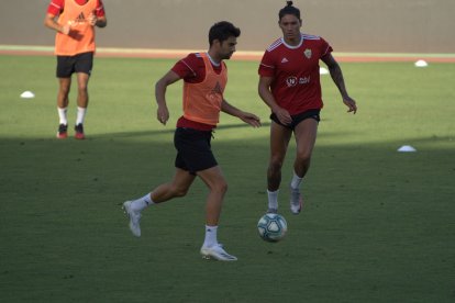 Enzo Zidane junto a Darwin Núñez.