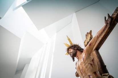 Se completó el aforo de la iglesia, siguiendo todas las medidas de seguridad.