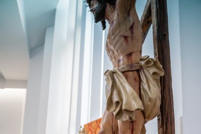 El tradicional lavado de pies se realizó dentro del templo.